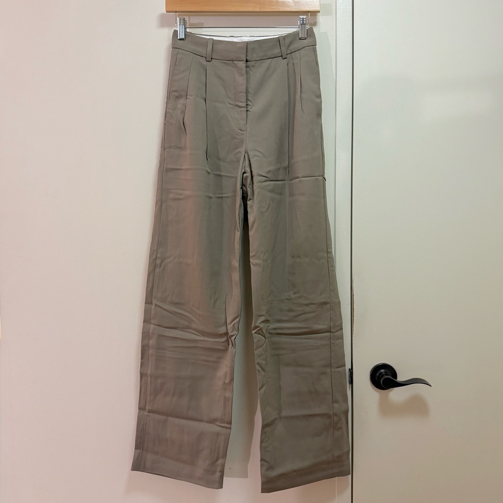 Aritzia Babaton Pleated Pant